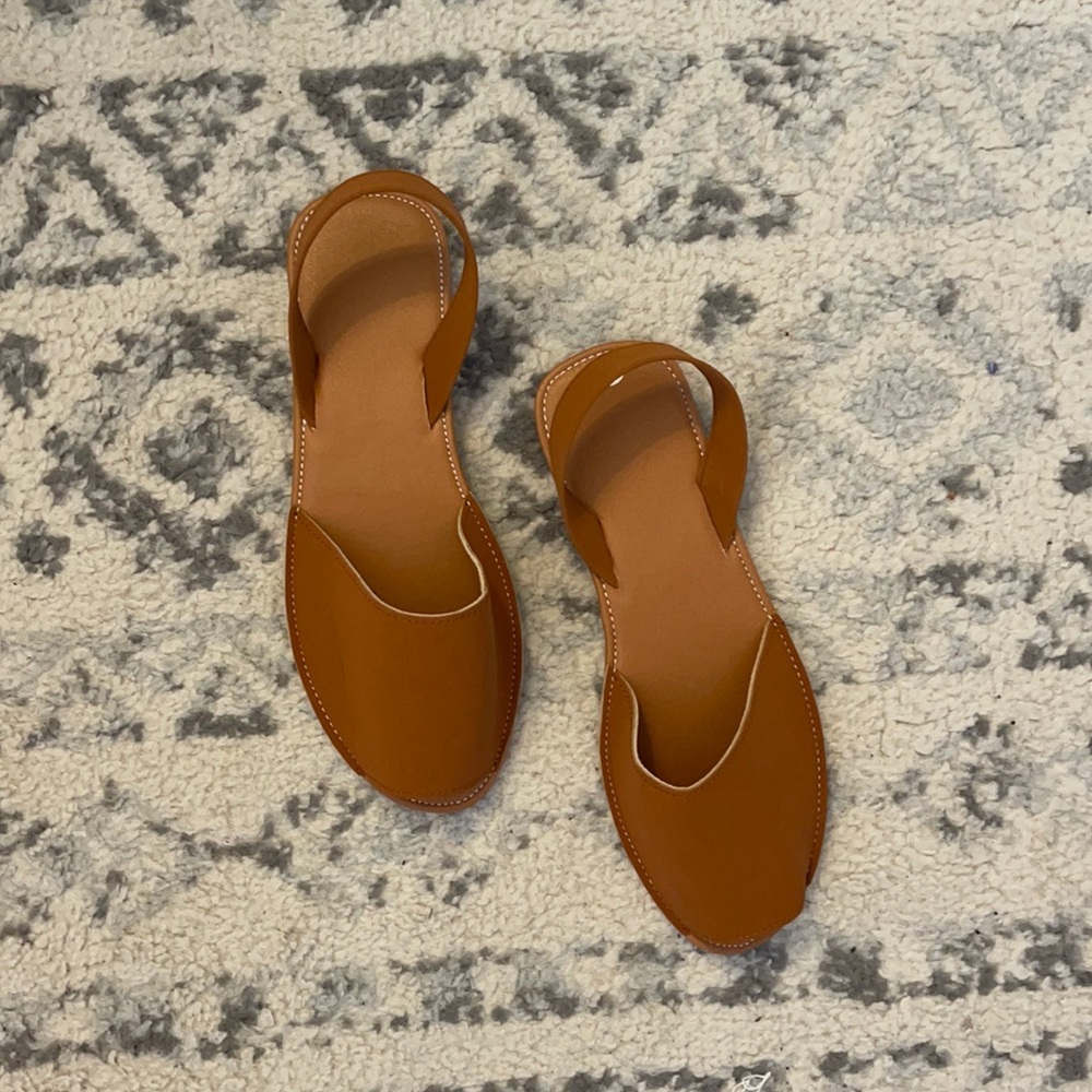 NWOT🌟PONS look alike Sandals